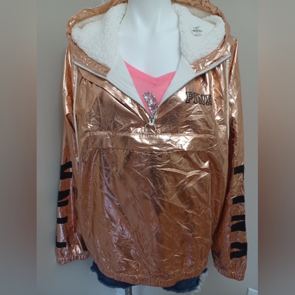 RARE HTF 2017 MED/LG PULLOVER HOODIE JACKET GORGEOUS